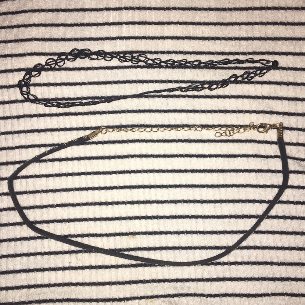 2 chokers